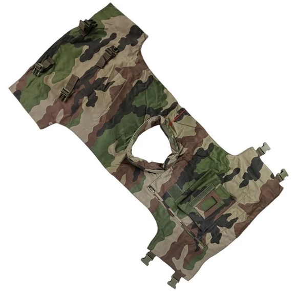 The French Military Flak Vest is an authentic surplus flak vest carrier. - Picture 3 of 12